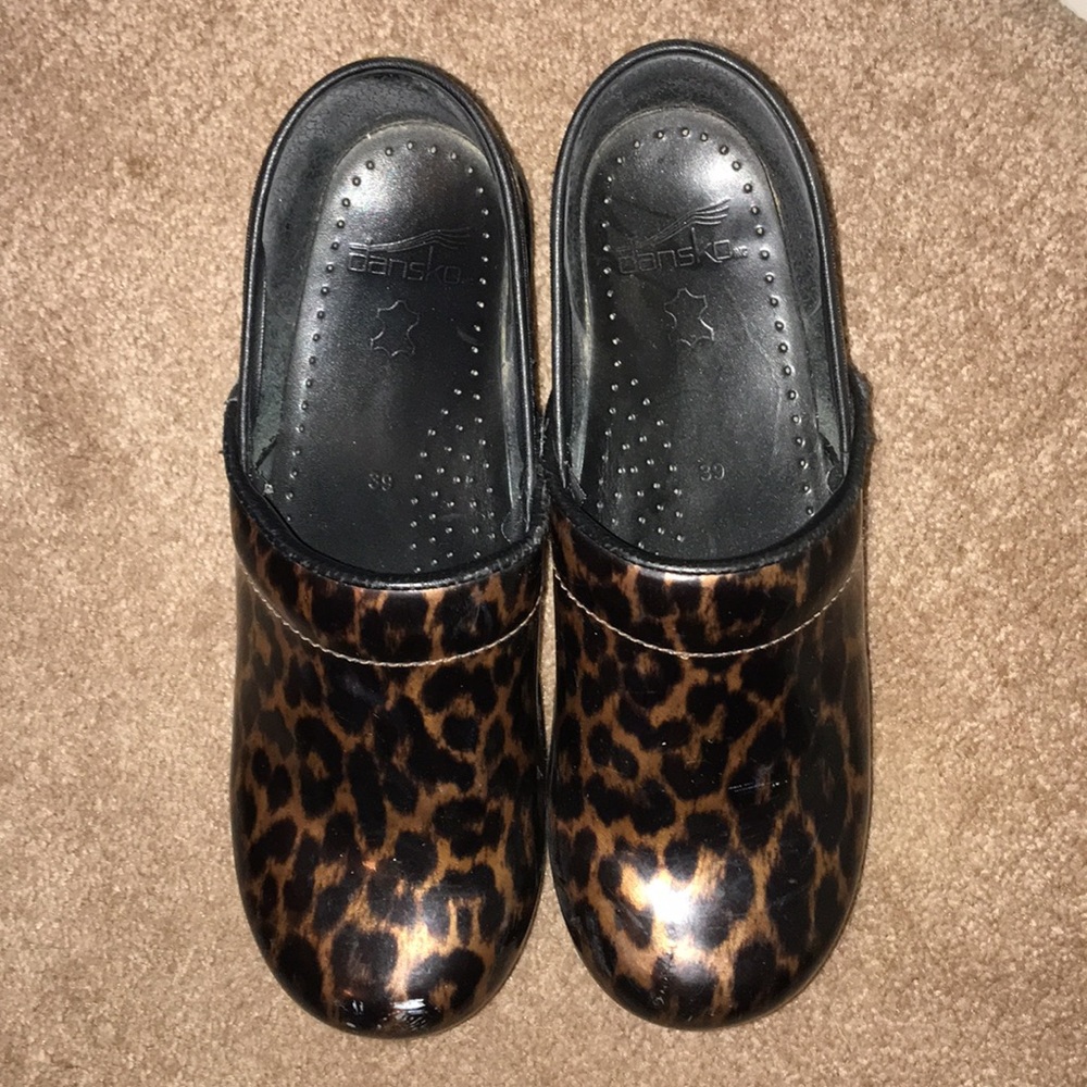 Pair of leopard Dansko size 39